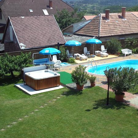 Holp Panzio Hotel Balatonföldvár Eksteriør billede