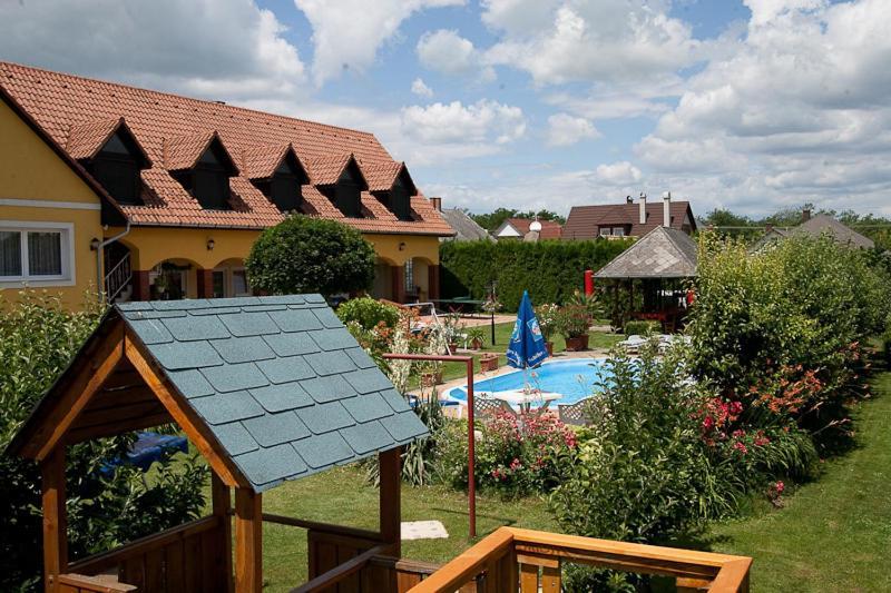 Holp Panzio Hotel Balatonföldvár Eksteriør billede