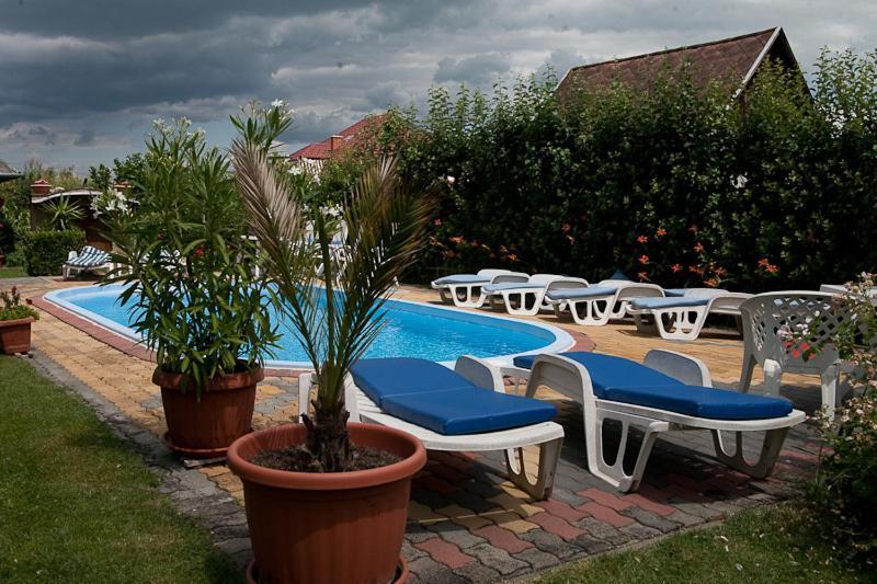 Holp Panzio Hotel Balatonföldvár Eksteriør billede