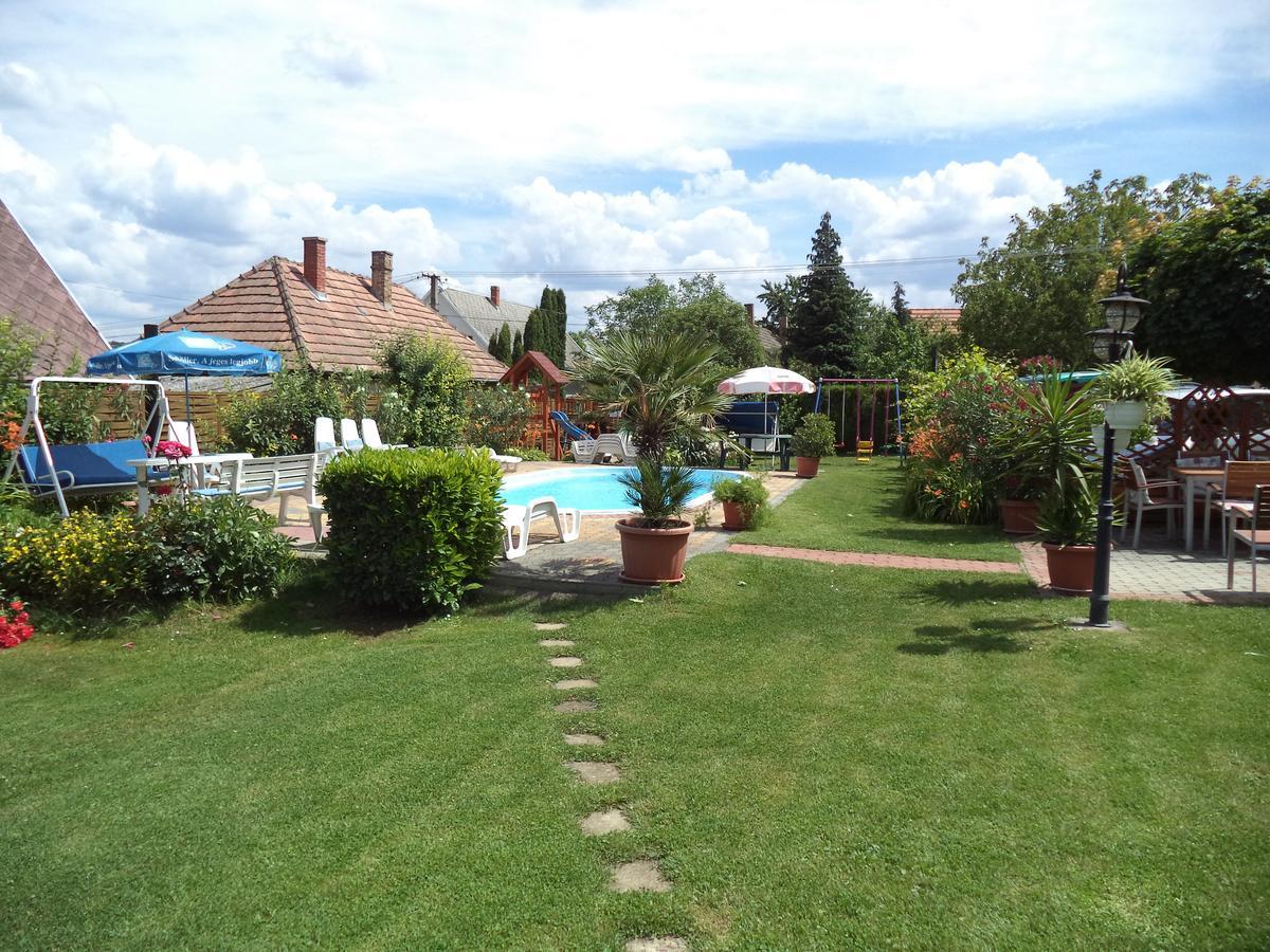 Holp Panzio Hotel Balatonföldvár Eksteriør billede