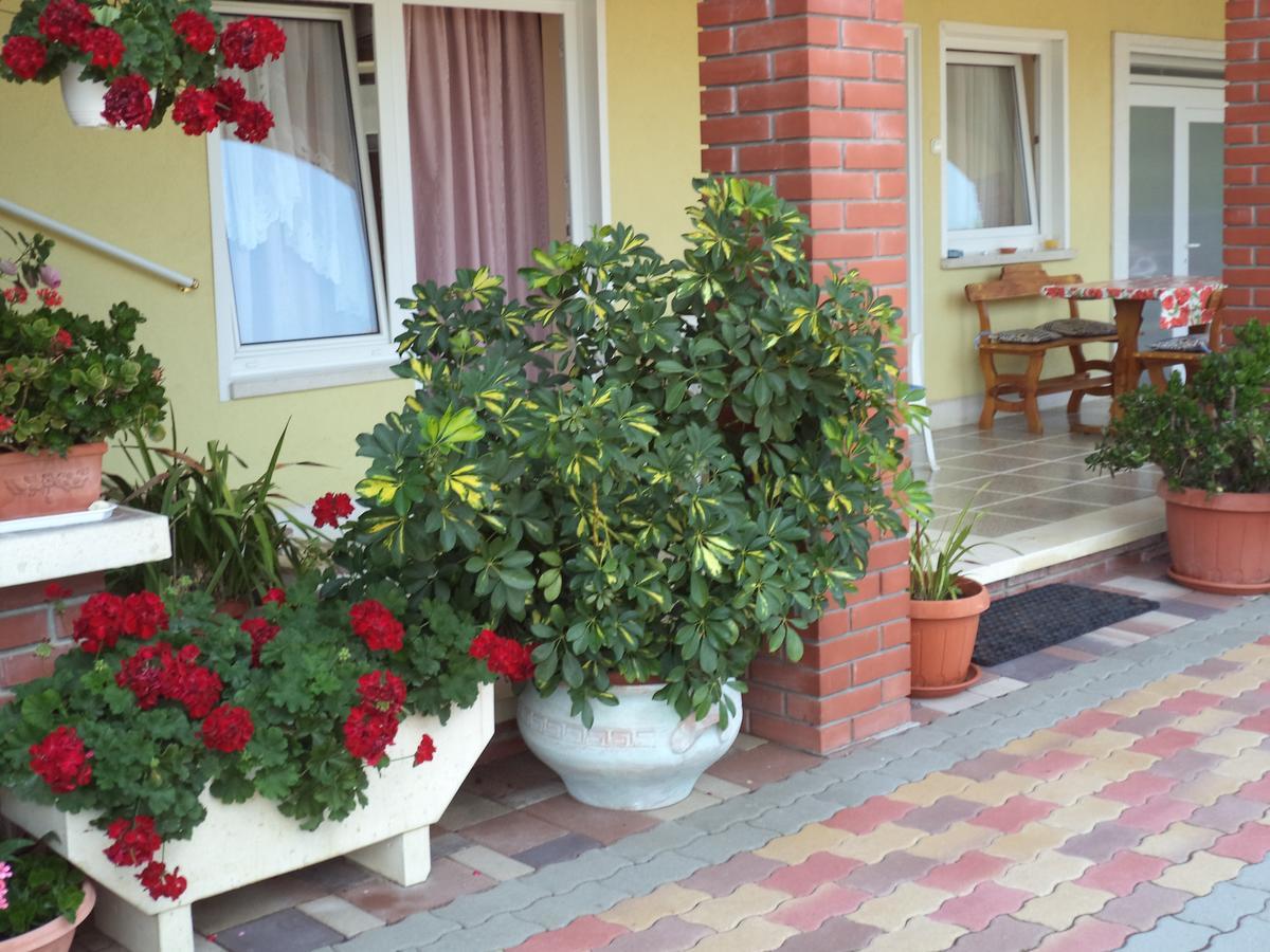 Holp Panzio Hotel Balatonföldvár Eksteriør billede