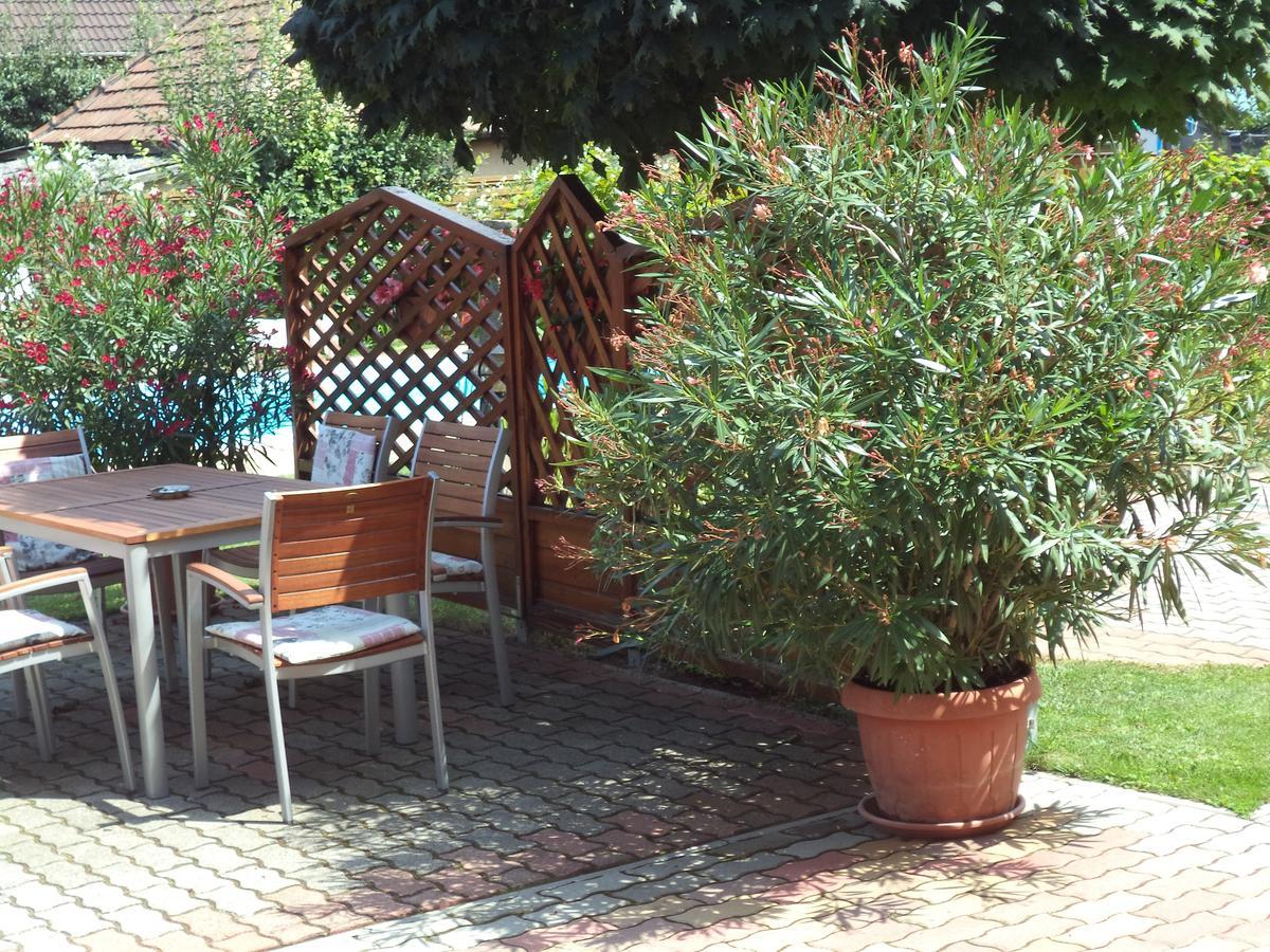 Holp Panzio Hotel Balatonföldvár Eksteriør billede