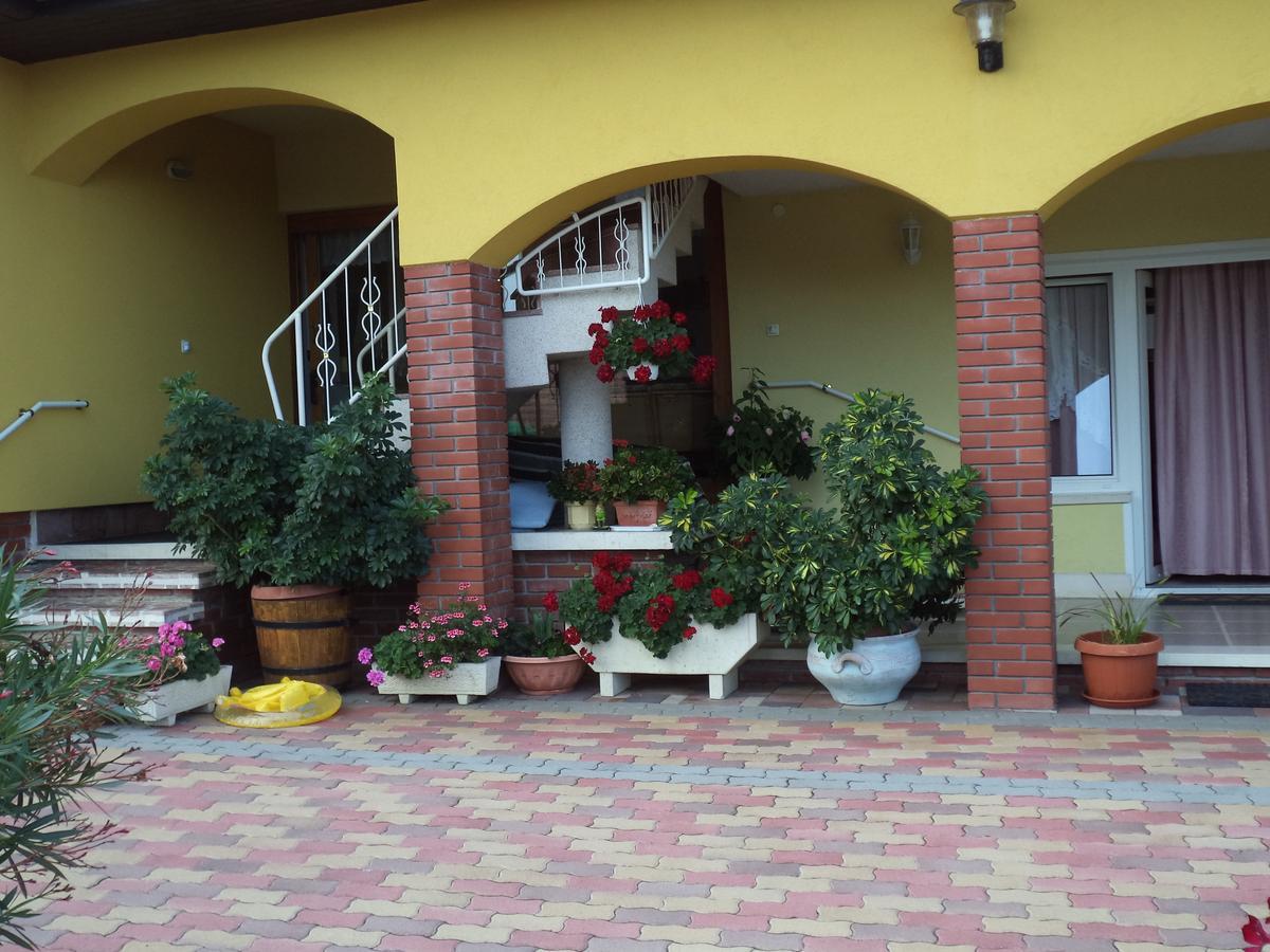 Holp Panzio Hotel Balatonföldvár Eksteriør billede