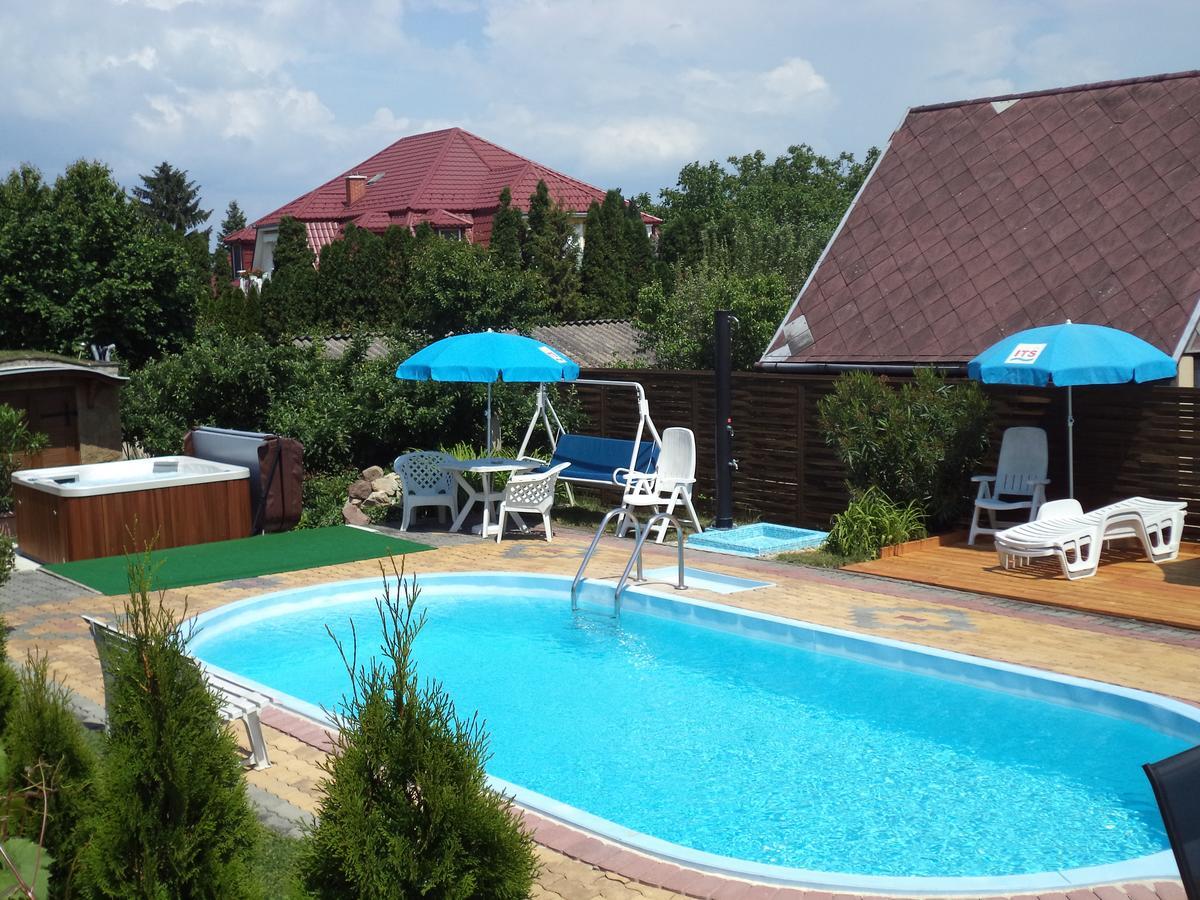Holp Panzio Hotel Balatonföldvár Eksteriør billede