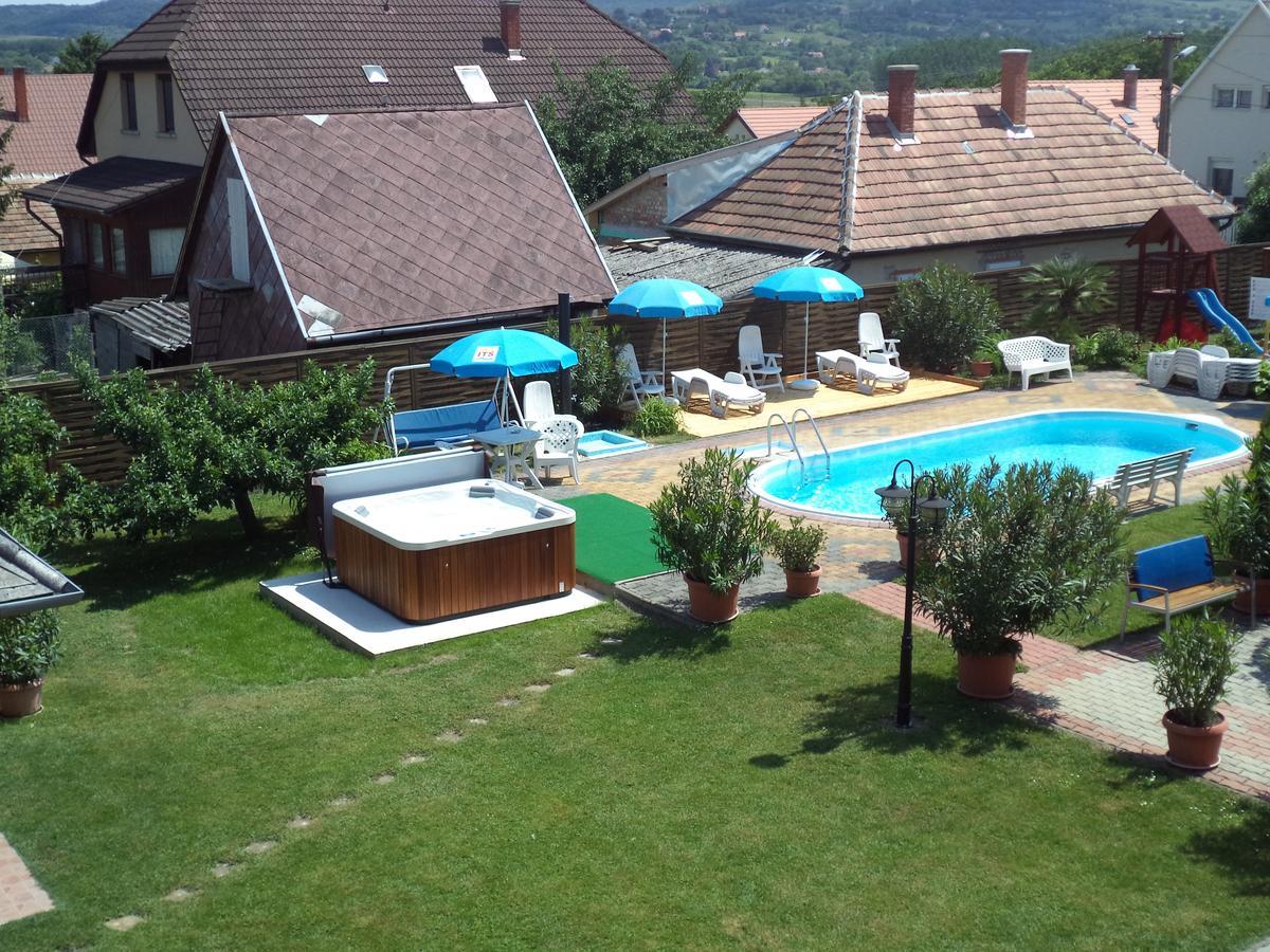 Holp Panzio Hotel Balatonföldvár Eksteriør billede