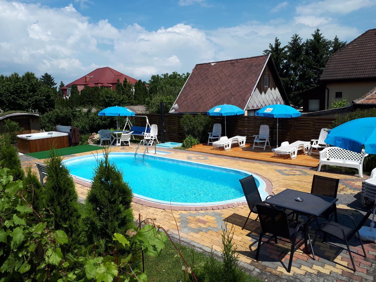 Holp Panzio Hotel Balatonföldvár Eksteriør billede