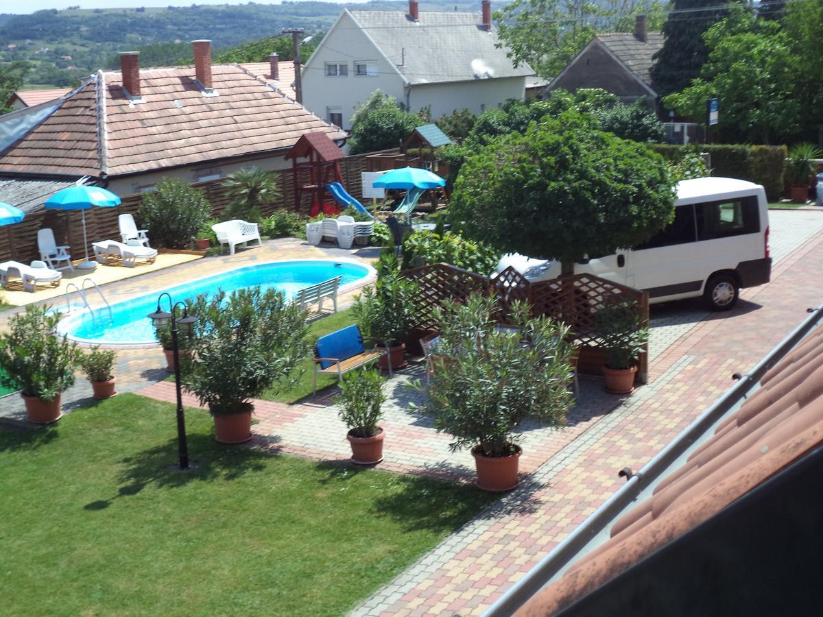 Holp Panzio Hotel Balatonföldvár Eksteriør billede